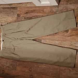 Classic fit dockers mens khaki 36 x 32. Worn once
